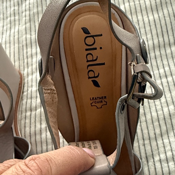 Women's Biala Wedge Gray Tan Leather Sandals Size 39 Excellent - Picture 6 of 6